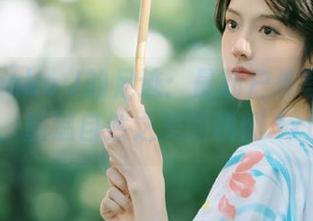 追寻Umeko J的足迹：最新户外写真分享，重温自然之美的瞬间.txt